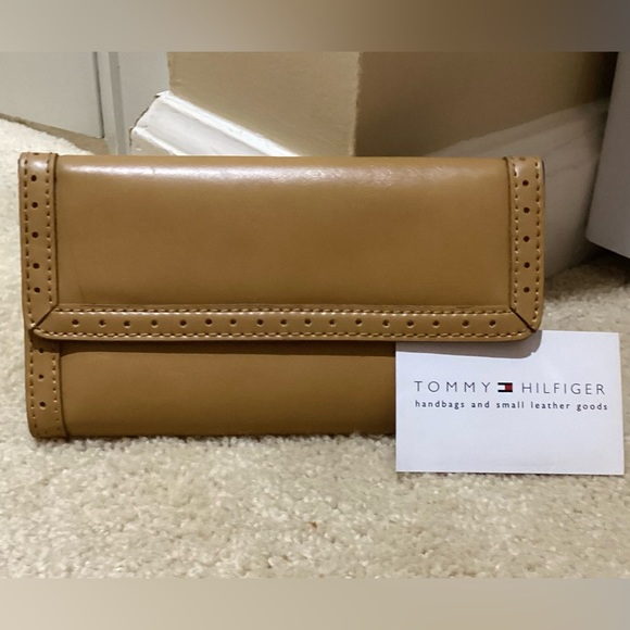 🆕🔥TOMMY HILFIGER(GENUINE LEATHER) CAMEL COLOR WALLET/SUPER SUPER CUTE&SOFT!!! - Picture 8 of 12